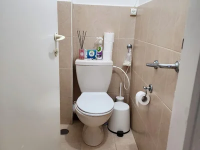 Quartier résidentiel Petit appartement très mignon de 3 pièces en exclusivité au coeur du centre-ville et au calme à hadera !