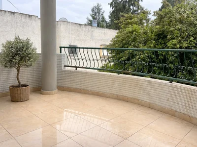 Quartier résidentiel Centre-ville. belle terrasse