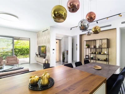 Dzielnica mieszkaniowa Magnifique maison mitoyenne avec immense jardin