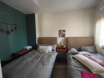 Quartier résidentiel Appartement de charme a vendre a nahlaot , avec propriété du toit- jerusalem immobilier 026786595