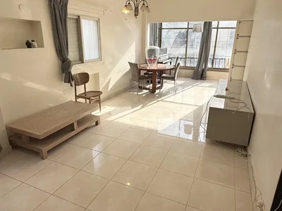 Residential quarter Appartement a renover avec tres grand potentiel