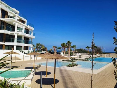 Edificio de apartamentos Listo para mover apartamentos frente a la playa en Denia