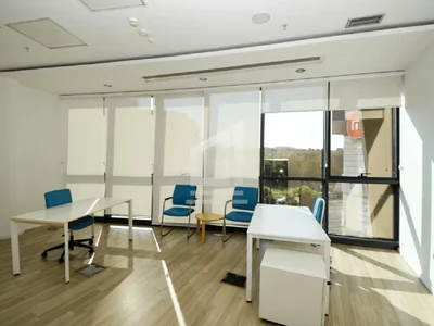Commerce Poslovni prostor 193 m² na Izdavanje – Capital Plaza, Podgorica