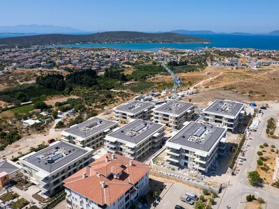 Apartment building Apartments Close to the Sea in a Gated Complex in Çeşme