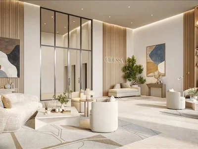 Complexe résidentiel New Odessa Residence with a swimming pool, tennis courts and lounge areas 5 minutes away from the park, Town Square, Dubai, UAE