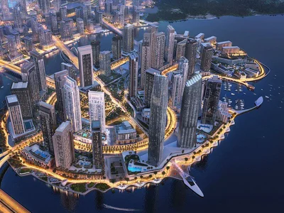 Complejo residencial New apartments in a prestigious residential complex Creek Rise Towers on an island in Dubai Creek Harbour, UAE