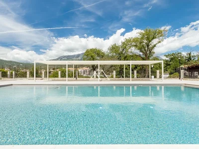 Complexe résidentiel with a seafront swimming pool in Igalo