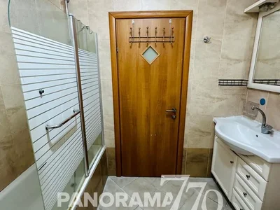 Quartier résidentiel Au centre, agréable, bel appartement, bonne affaire, en bon etat