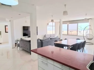 Barrio residencial A ne pas manquer grande villa de 7 pieces a vendre 1ere ligne de mer youd alef ashdod