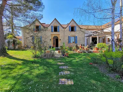 Peace, smoothness and natural scenery. Found a beautiful house in a picturesque French village
