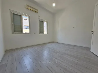 Residential quarter Rue calme proche mer frishman