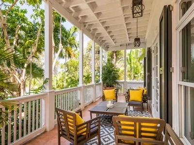 Paradise of palms and tranquillity. Luxury villa is on sale in the Bahamas