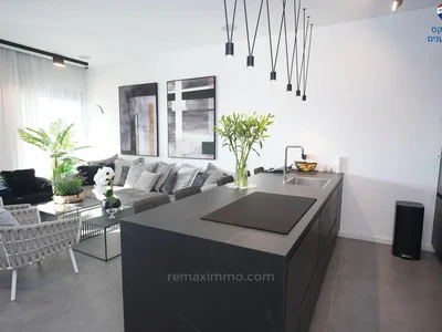 Residential quarter Un duplex de 3 pieces somptueux en bord de mer avec votre piscine privee