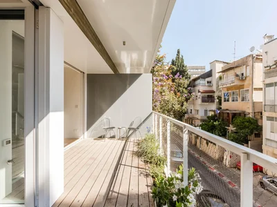 Жилой квартал Au centre avec terrasse bon emplacement dans rue calme renove