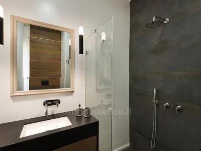 Residential quarter Magnifique 4 pieces renove immeuble renove