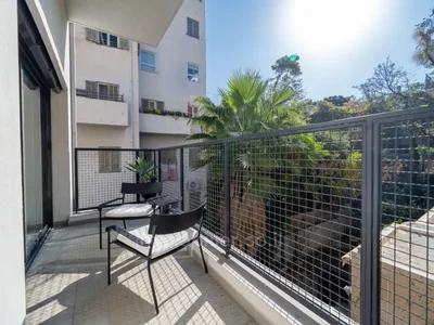 Wohnviertel Magnifique duplex renove avec beaucoup de charme style loft quartier shenkin ascenseur avec 2 mirpeset immeuble recent