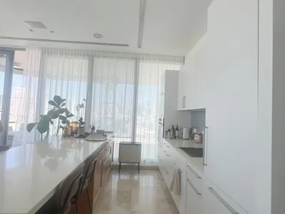 Жилой квартал Avec terrasse bel appartement bien agence dans un bel immeuble proche de la mer