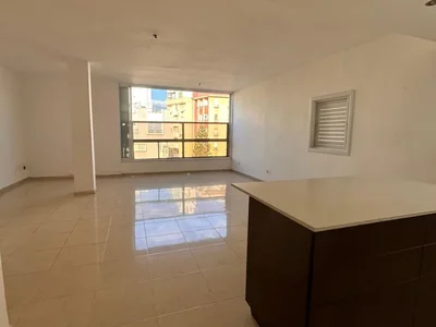 Quartier résidentiel Appartement tres spacieux a deux pas du kikar et de la plage