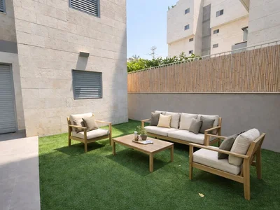 Dzielnica mieszkaniowa Rez de jardin 4 pieces plein centre raanana