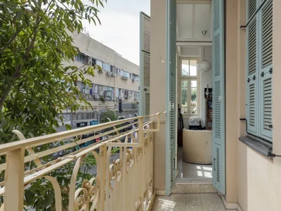 Жилой квартал Au centre avec terrasse hauts plafonds