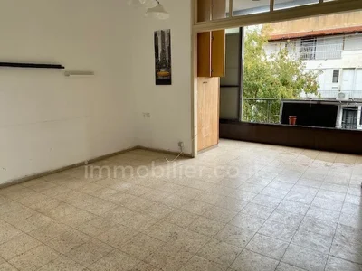 Wohnviertel Grand 3 pieces avec balcon a renover