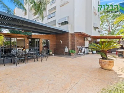 Жилой квартал Appartement avec jardin 7 pieces quartier kiryat ganim a rishon lezion