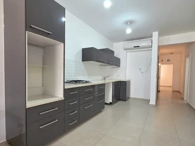 Жилой квартал Appartement 4 pieces a vendre en deuxieme ligne de mer a bat yam quartier haatsmaout