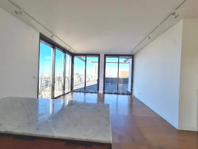 Residential quarter Avec terrasse dans un bel immeuble bon emplacement grand a ne pas manquer bien agence spacieux bel appartement magnifique