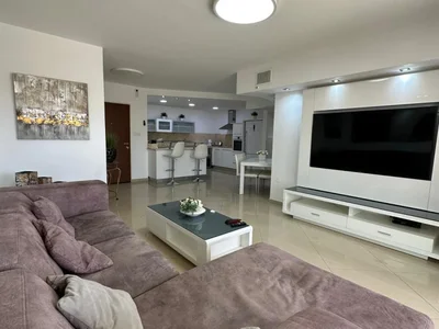 Quartier résidentiel A ne pas manquer !, agréable, au centre, avec terrasse, balcon sur la mer, bel appartement, bien agencé, bon emplacement, bonne affaire, bonne occasion, bonnes orientations, calme, clair, dans rue calme, en bon etat, endroit calme, etage haut avec vue, grand, mini penthous