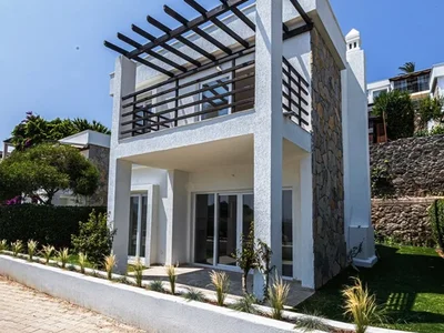 Villa Three bedroom villa with direct sea views in Gundogan area.