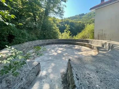 Hütte Kuća 200 m² na Prodaju – Centar, Cetinje