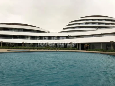 Wohnanlage Neue fertige Apartments in Cesme, Izmir am Meer vom Bauunternehmer