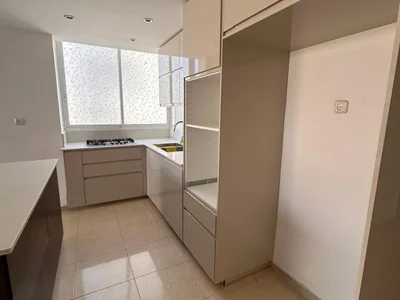 Quartier résidentiel Appartement tres spacieux a deux pas du kikar et de la plage