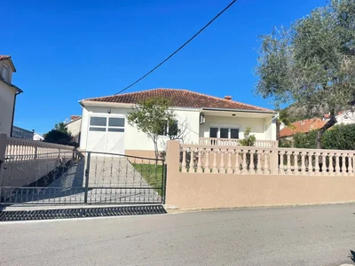 Barrio residencial Stan 118 m² na Prodaju – Centar, Tivat