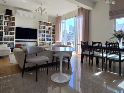 Dzielnica mieszkaniowa A vendre 3 pieces renove spacieux et hauts plafonds rue frishman