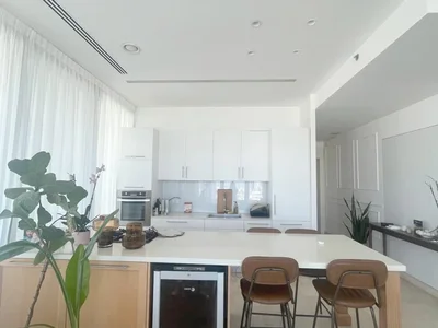 Жилой квартал Avec terrasse bel appartement bien agence dans un bel immeuble proche de la mer