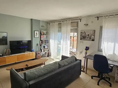 Quartier résidentiel A vendre 2 pieces avec grande terrasse - rue hertzl - florentine