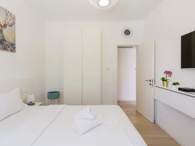 Quartier résidentiel A vendre - 2 pieces proche mer dans immeuble recent tres bien entretenu