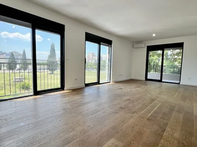 Wohnviertel Stan 115 m² na Izdavanje – Preko Morače, Podgorica