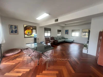 Residential quarter Kfar saba tout proche du canyon arim tres grand grand duplex rue calme