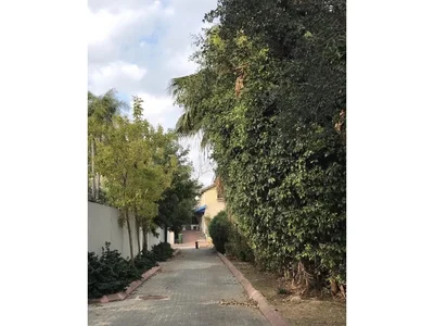 Residential quarter Grande maison avec beaucoup de potentiel a vendre kiriat yarim ramat hasharon