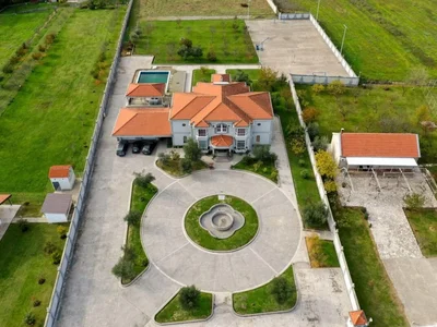 Hütte Kuća 560 m² na Prodaju – Novo Selo, Danilovgrad