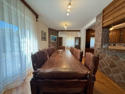 Hütte Kuća 500 m² na Izdavanje – Gorica, Podgorica
