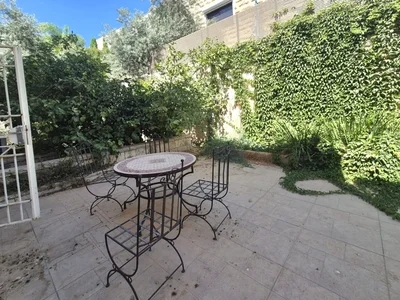 Жилой квартал Cottage triplex avec jardin a ramat sharett