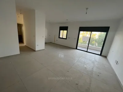 Quartier résidentiel Dans rue calme, dans un immeuble neuf