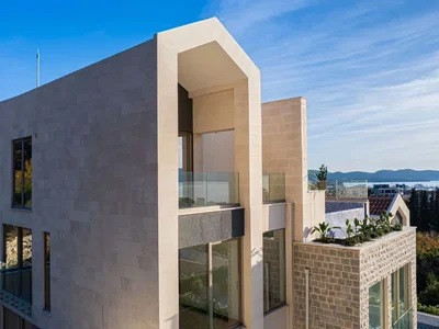 Townhouse ROSKOSNYE TAUNHAUSY I APARTAMENTY V DONE LASTVE