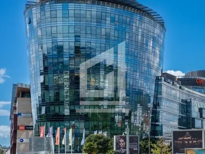 Commerce Poslovni prostor 193 m² na Izdavanje – Capital Plaza, Podgorica