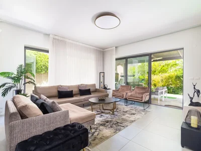 Dzielnica mieszkaniowa Magnifique maison mitoyenne avec immense jardin