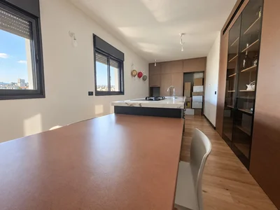 Quartier résidentiel Duplex de 170 m² au cœur de raanana – terrasse de 55 m², jacuzzi et suite parentale avec sauna