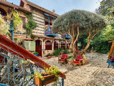 Quartier résidentiel Un hôtel boutique prestigieux et en activité au cœur de rosh pinna.